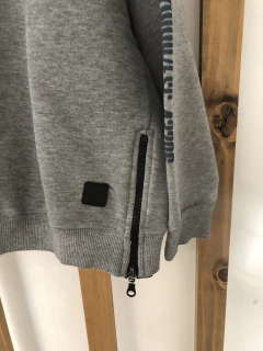 10/12A | Buzo gris New York con cierre lateral. Dice talle 16 pero es 10/12 años. - comprar online