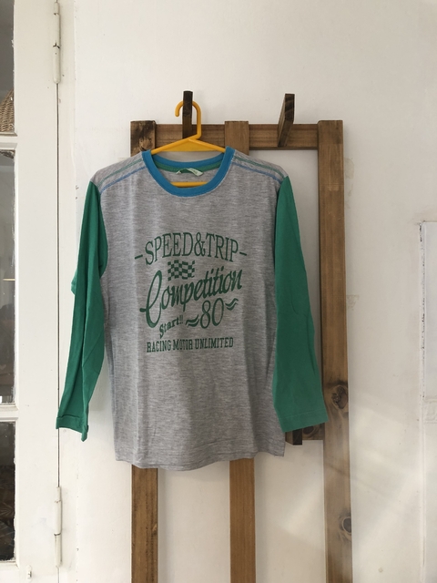 10A | Remera gris y verde ML. Advanced. 10 años.