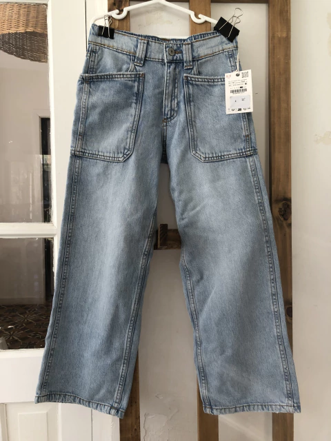 NUEVO- Jean ancho con bolsillos. ZARA. 11/12 años. Ver medida cintura en foto.