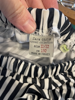 11/12A | Pollera a rayas negras con flores. ZARA. 11/12 años. La tela es tipo lycra. - comprar online