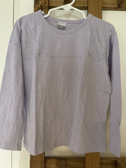 Remera lila ML con mariposas. GEPETTO. 6 años.