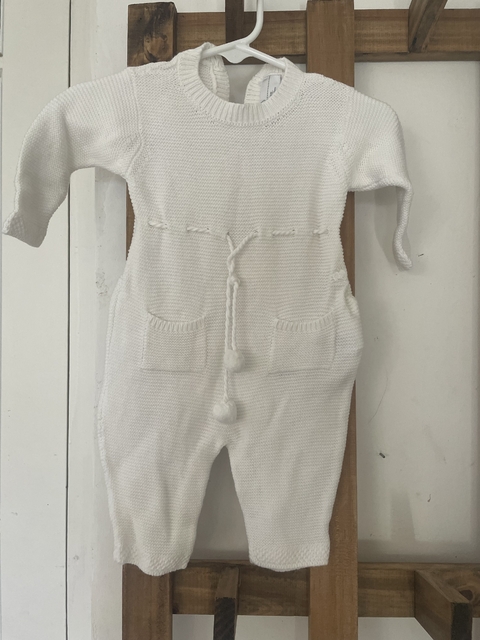 RN | Enterito tejido blanco con pompón. BABY COTTONS. Recién Nacido.