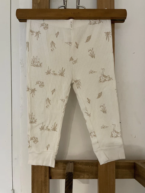 12M | Pantalón de algodón blanco con dibujitos. CARTERS. 12 meses.
