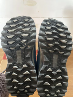 T31 | Zapatillas grises y naranja. ATOMIK. Talle 31. - tienda online