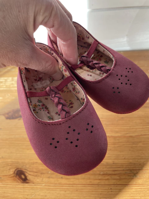 9/12M | Zapatitos bordo bebés. CARTERS. 9/12 meses.