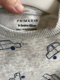 0 a 3M | Buzo gris con autos. PRIMARK. 0 a 3 meses. - comprar online