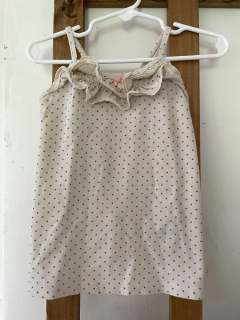 2A | Musculosa beige con puntitos. AKIABARA. 2 años.