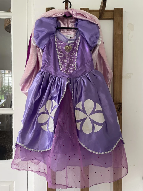 4A | Disfraz Princesita Sofía. DISNEY. 4 años. La capa se saca.