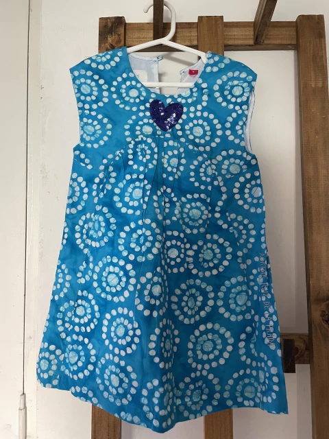 4A | Vestido celeste con corazón lentejuelas. AGATHA RUIZ DE LA PRADA. 4 años.