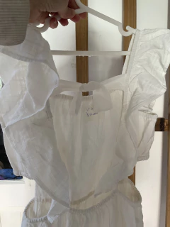 11/12A | Vestido blanco con bordado y mangas. ZARA. 11/12 años. Mini manchita. en internet