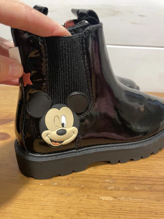 34| Sin uso - Botitas negras acharoladas Minnie y Mickey. ZARA. Tall3 34. - comprar online