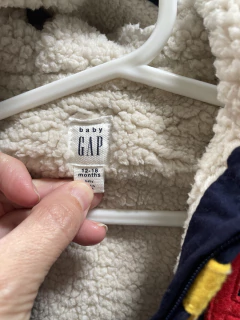 Campera de algodón azul con capucha y corderito adentro. GAP. 12 meses. - comprar online