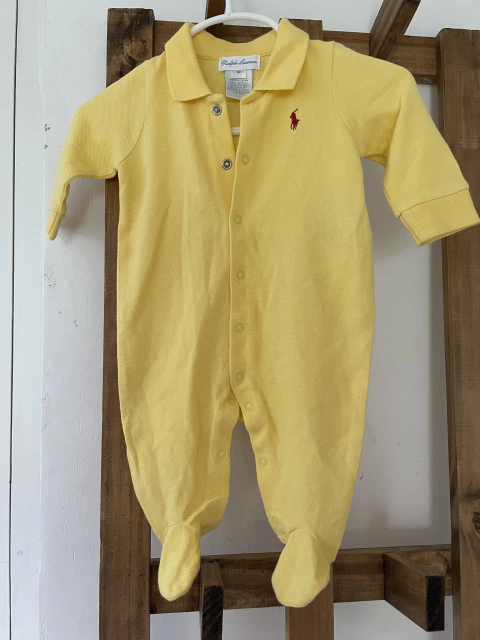 3M | Enterito amarillo de pique con cuello. POLO. 3 meses.