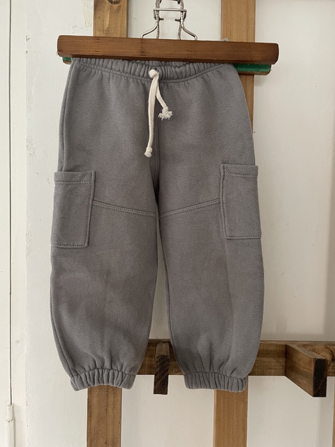 Jogging gris frisado. ADVANCED. 12 meses.