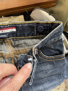 Jean azul con elástico en la cintura. TOMMY. 12 meses. - Lo Canto • Moda Circular