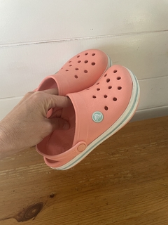 Crocs salmón. Talle 12/13.