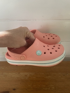 Crocs salmón. Talle 12/13. - comprar online