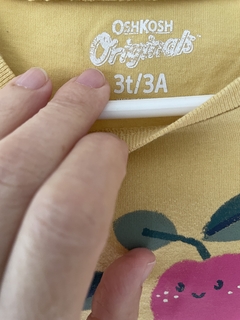 Remera mostaza con manzanas ML. OSHKOSH. 3 años. - comprar online