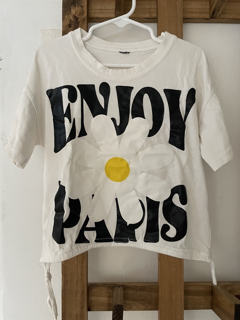 8A | Remera blanca Enjoy Paris. 8 años