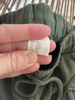 Pantalón algodón verde cargo. HYM. 4/6 meses. - comprar online