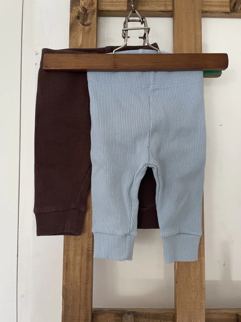 0/3M | Set- Dos pantalones de algodón celeste y marrón . CHEEKY. XS. 0 a 3 meses.