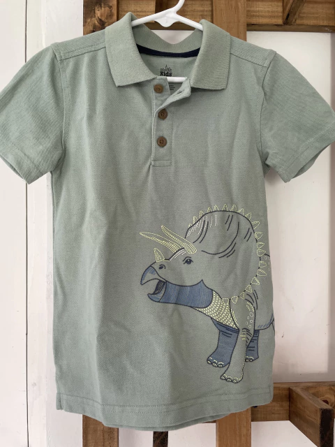 4A | Chomba verde con dinos. KIDS HEADQUARTES. 4 años.