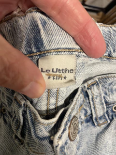 Jean wide leg. Le Uthe. Talle 10. La cintura mide 29 cm. Tiene elástico regulable. - comprar online