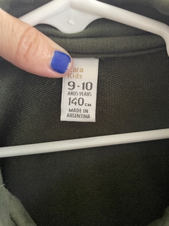 9/10A | Buzo verde con tachas y cierre. ZARA. 9/10 años. - comprar online