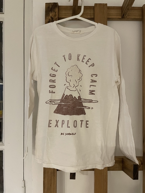 7/8A | Remera ML blanca volcán. MANGO. 7/8 años.