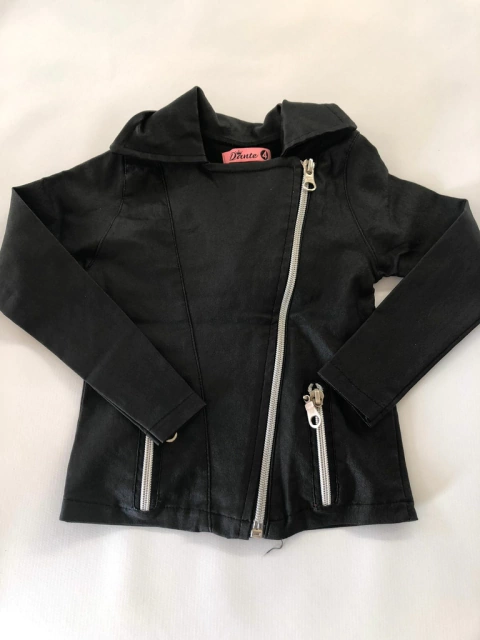 Campera de cuerina. Parece talle 2. Dante.