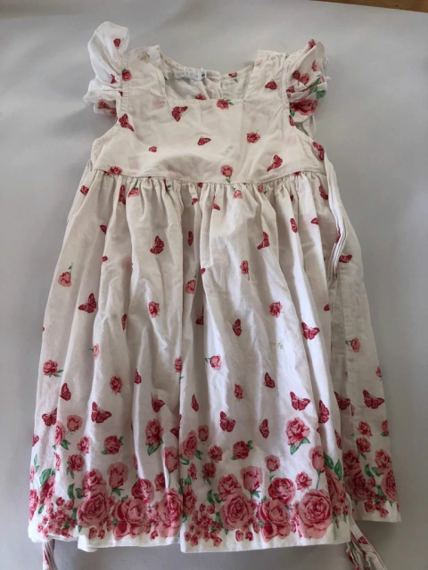 Vestido blanco con flores rojas. Talle 2. OUTLET.
