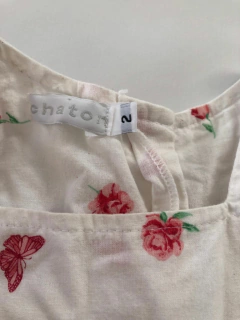 Vestido blanco con flores rojas. Talle 2. OUTLET. - comprar online