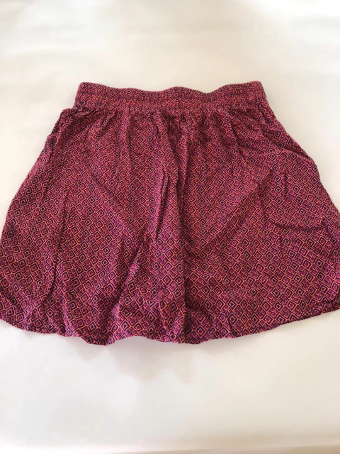 Pollera fibrana estampado rombos. Opossitte. Talle small.