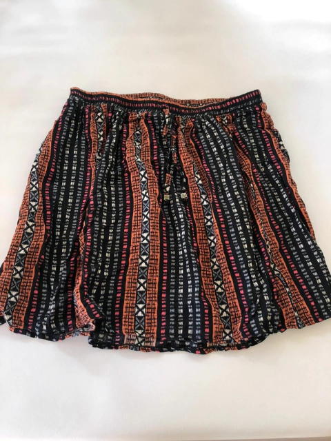 Pollera fibrana estampada. Cuesta blanca.Talle 42.