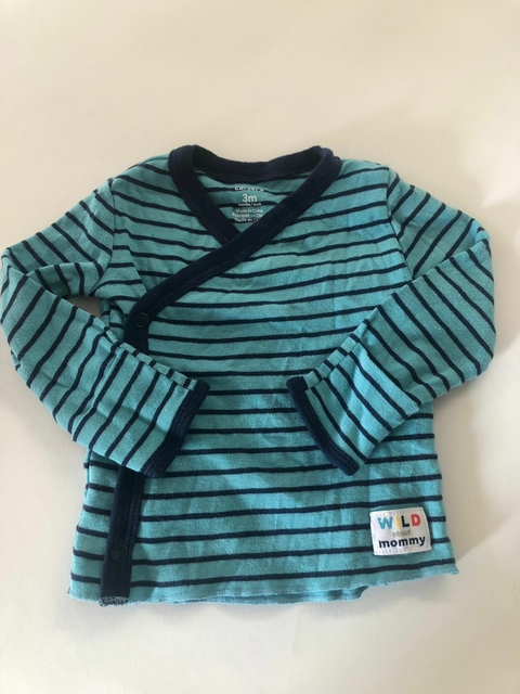 3M | Remera manga larga celeste con apertura frontal. Carters. 3 meses.