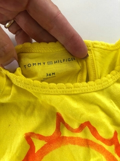 3/6M | NUEVA - remera amarilla con un sol. TOMMY. 3/6 meses. - comprar online