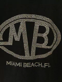 Remera negra con strass. Surf Style. Aprox talle S de adulto. - comprar online