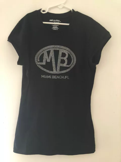 Remera negra con strass. Surf Style. Aprox talle S de adulto.