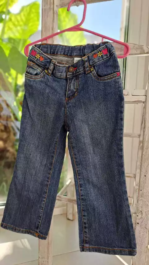3A | Jean celeste c/detalle de flores en la cintura. CARTERS. Talle 3 años