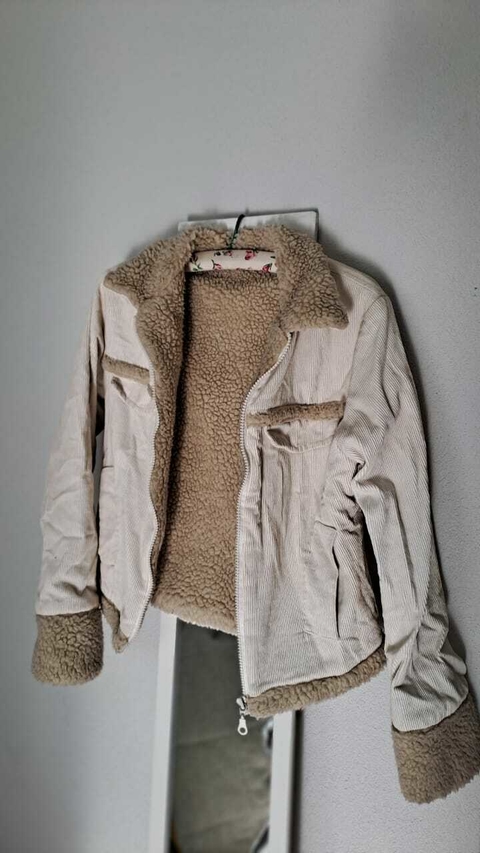 OUTLET .Campera corderoy natural con corderito. Talle de adulto.