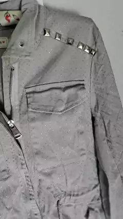 Chaqueta gris c/brillo, tachas y cierres. MOTIVI. Talle S - comprar online