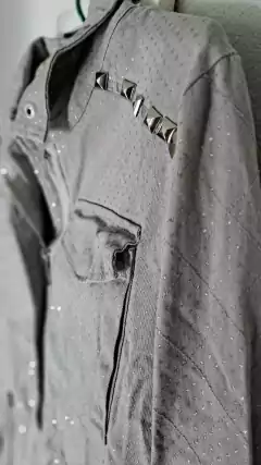 Chaqueta gris c/brillo, tachas y cierres. MOTIVI. Talle S - Lo Canto • Moda Circular