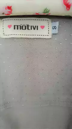 Chaqueta gris c/brillo, tachas y cierres. MOTIVI. Talle S en internet