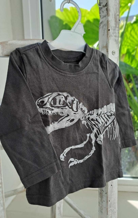 6M | Remera ML gris "dinosaurio". CARTERS. Talle 6 meses