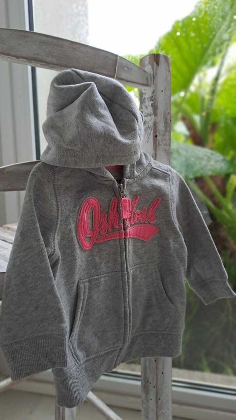 6M | Buzo gris y rosa. OSHKOSH. Talle 6 meses