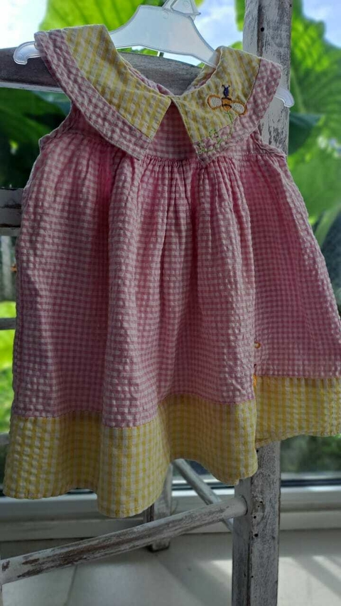 6M | Vestido a cuadros rosa con bordados de flores. Wooles Babes. 6 meses.