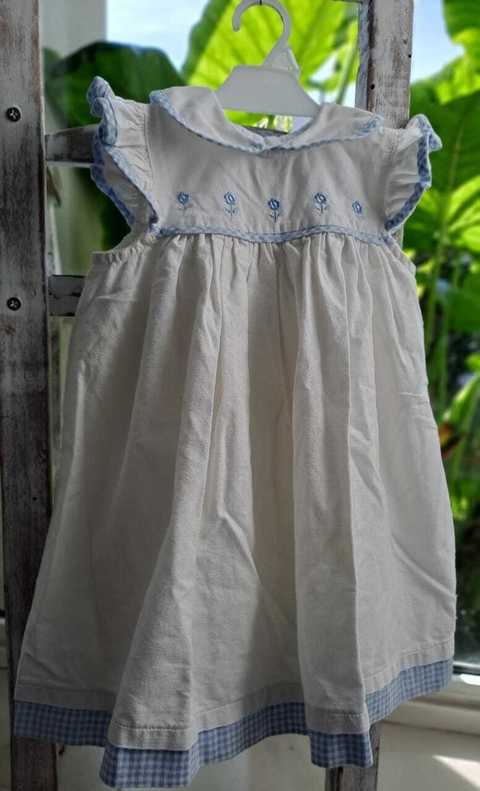 9/12M | Vestido blanco con guarda a cuadros y bordado. MARAMBA. Talle 1. Talle 9 a 12 meses