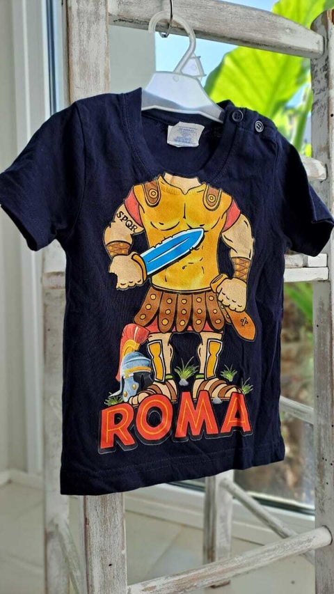 6/12M | Remera MC negra soldado romano. JHK. Talle 0 (6 a 12)