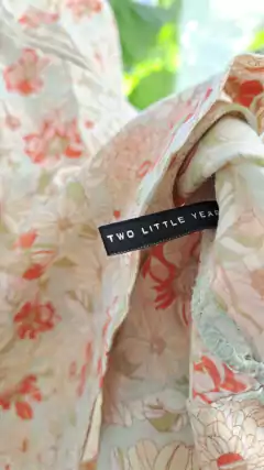 2A | Blusa ML beige flores rojas . LITTLE AKIABARA. Talle 2 años - Lo Canto • Moda Circular