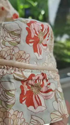 2A | Blusa ML beige flores rojas . LITTLE AKIABARA. Talle 2 años - comprar online